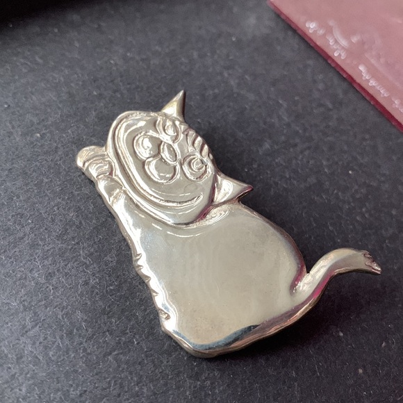 Vintage Spoonliques A Gift Today A Treasure Tomorrow Silver engraved Cat Pin - Picture 10 of 13